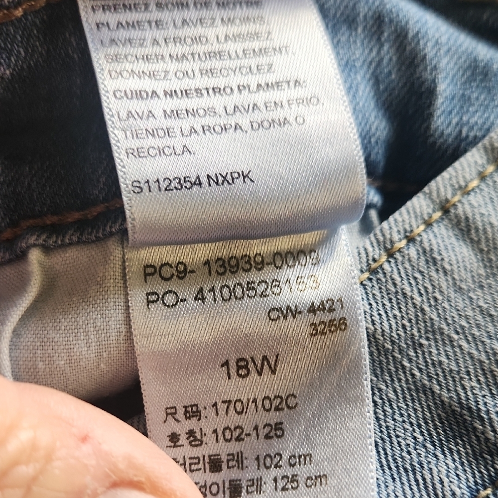 Signature by Levi Strauss Light Blue, Cuffed Hem, Jean Shorts - Picture 3 of 8